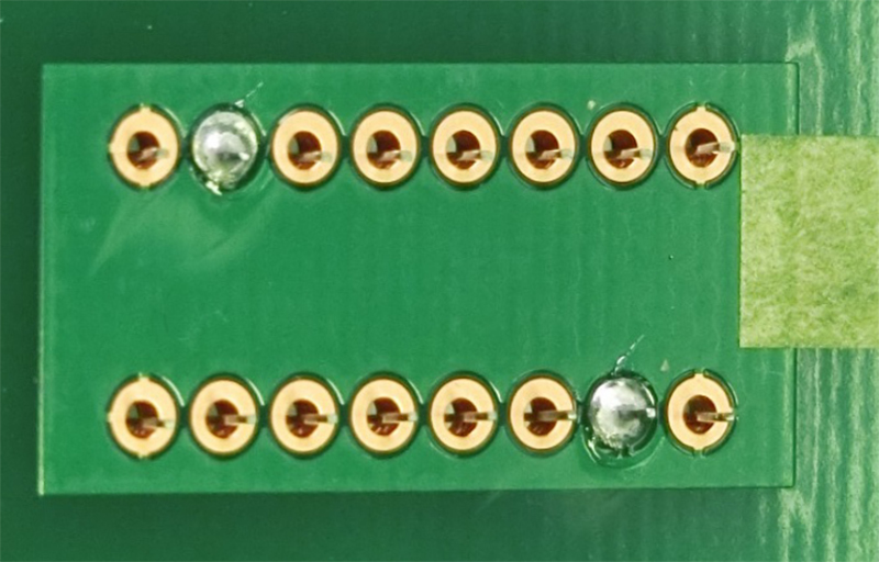 ＩＣ２にＤＩＰ　ＩＣを実装する